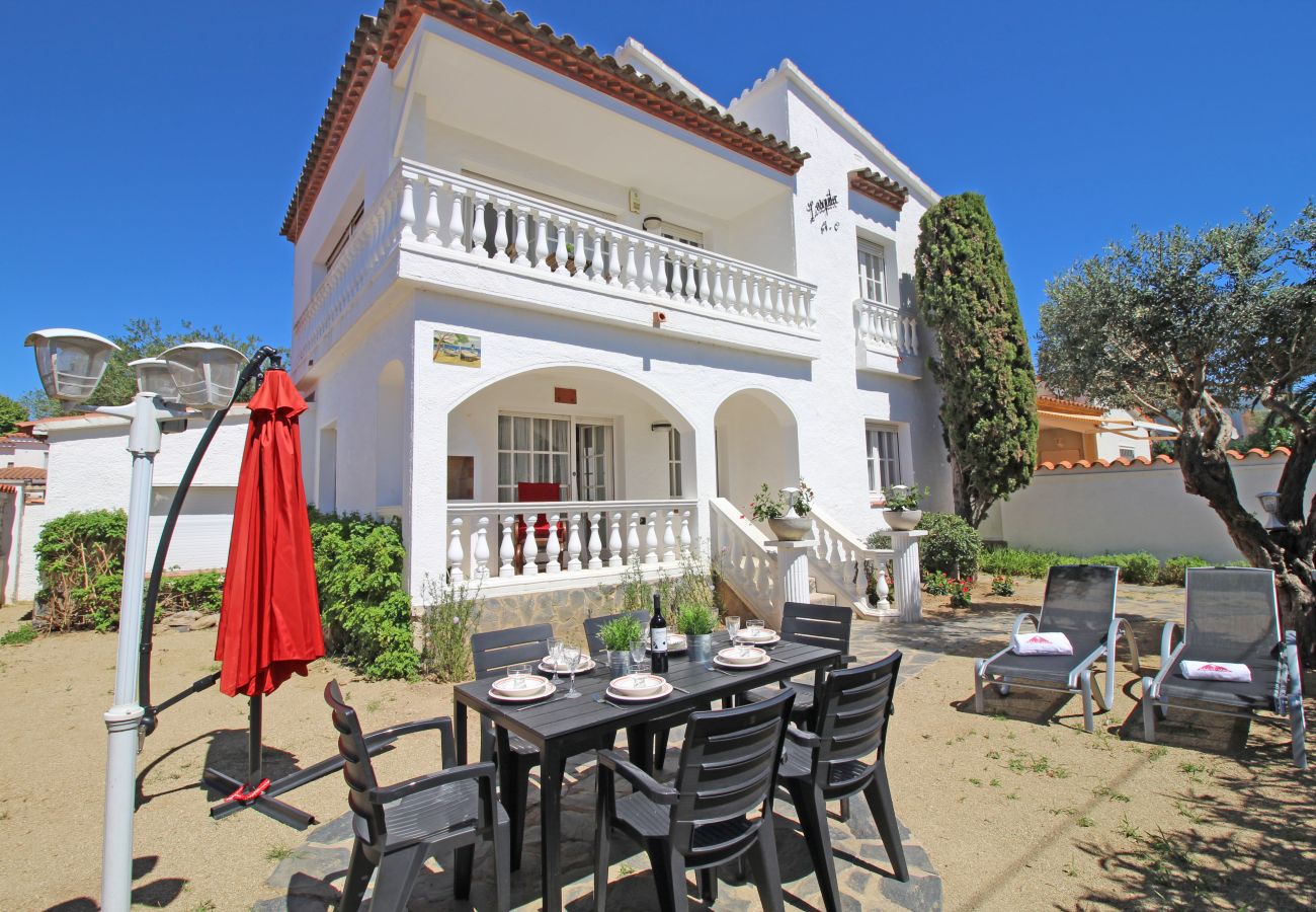 Villa in Empuriabrava - 0024-BAHIA  Haus mit 3 Schlafzimmer  in Strandnähe