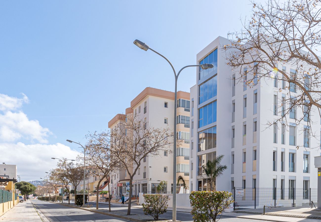 Ferienwohnung in Rosas / Roses - 2010-AV.PLATJA Appartement Top-Kategorie mit Gemeinschaftspool und Parkplatz