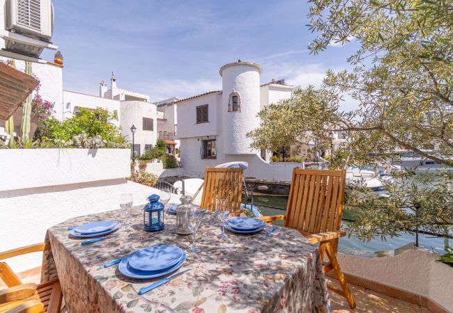 Villa in Empuriabrava - 0151-ILLA CARTAGO Fischerhaus am Kanal