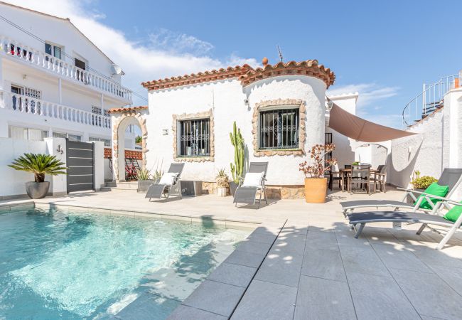 Villa in Empuriabrava - 0190-SANT MAURICI Haus mit Privatpool