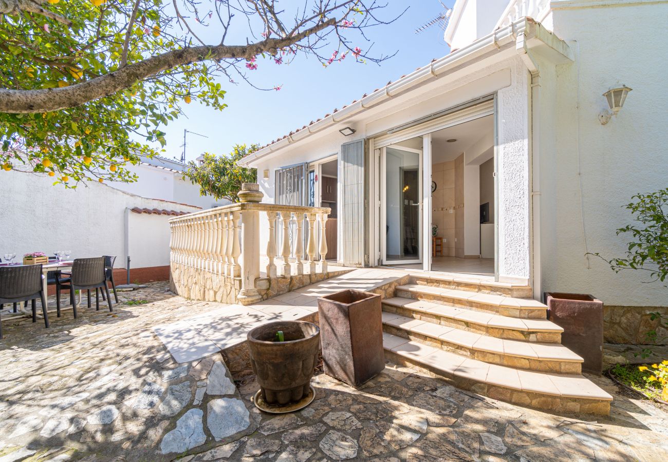 Villa in Empuriabrava - 0082-PANI Haus mit 3 Schlafzimmern