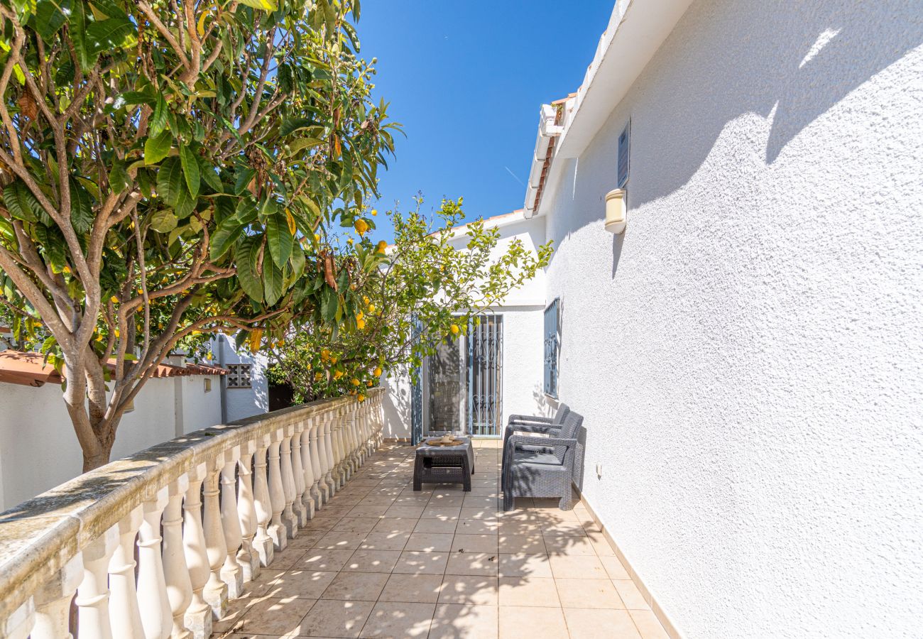 Villa in Empuriabrava - 0082-PANI Haus mit 3 Schlafzimmern