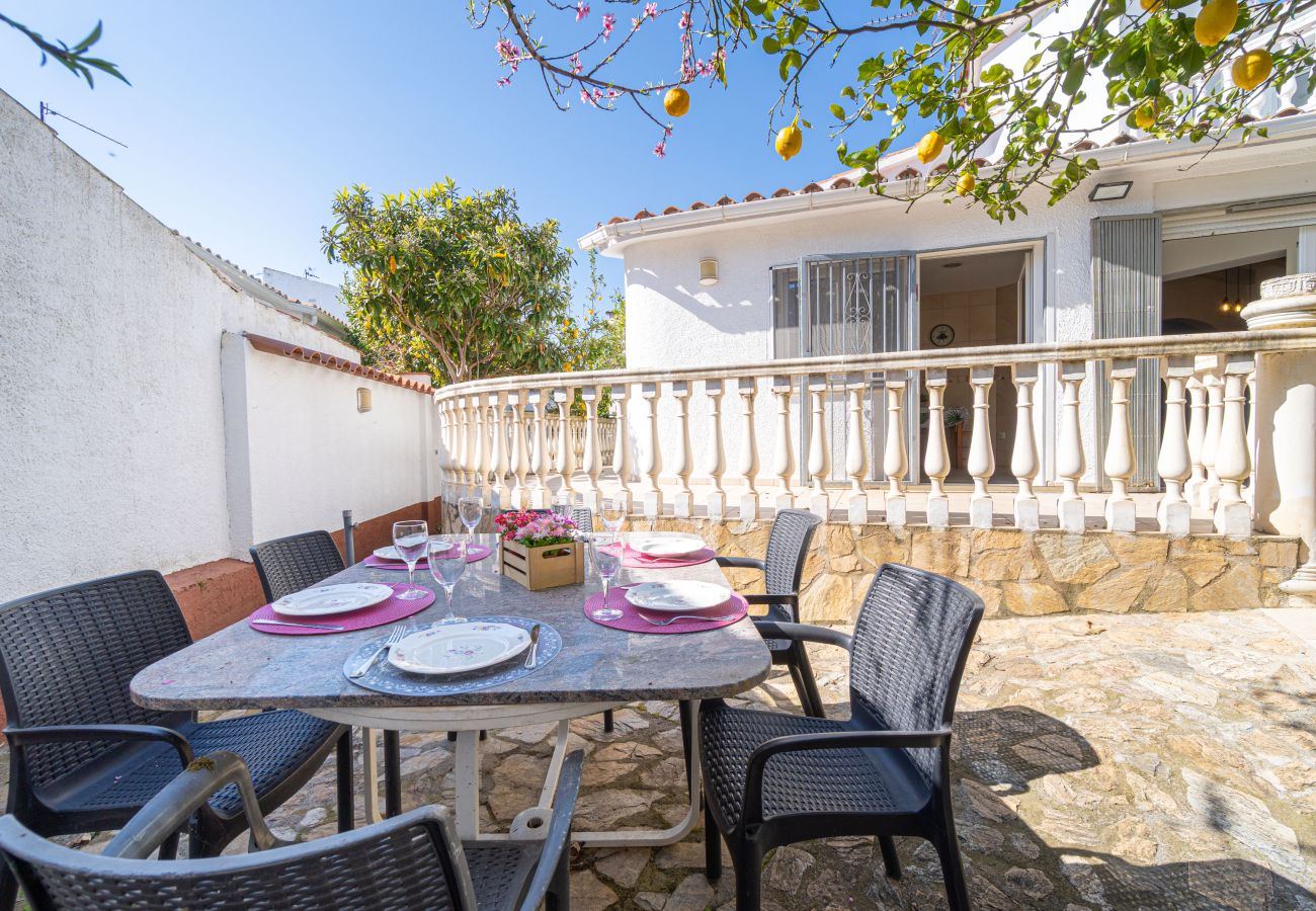 Villa in Empuriabrava - 0082-PANI Haus mit 3 Schlafzimmern
