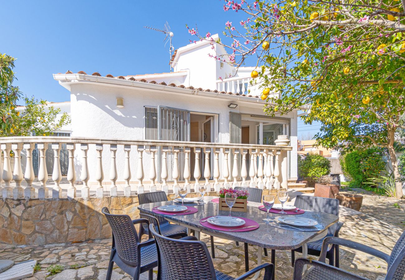 Villa in Empuriabrava - 0082-PANI Haus mit 3 Schlafzimmern