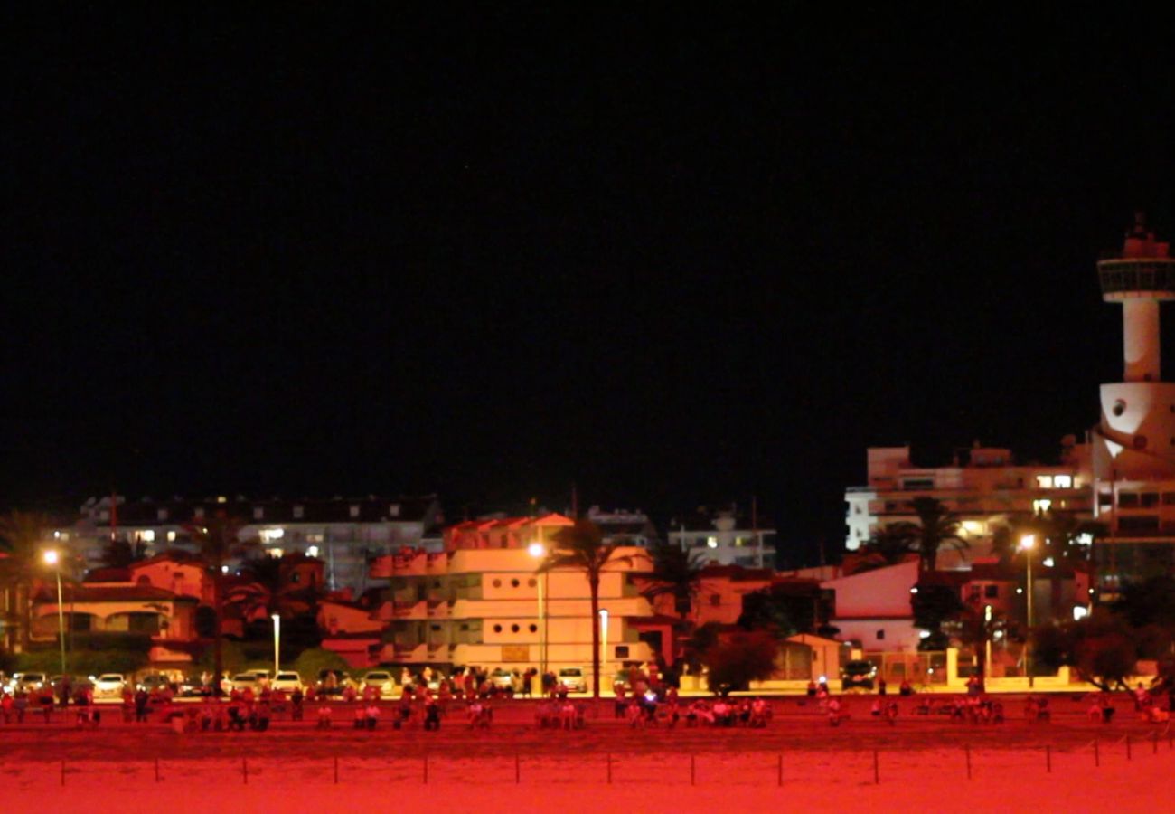 Ferienwohnung in Empuriabrava - 0088-MIRABLAU Ferienwohnung mit seitlichem Blick auf den Strand