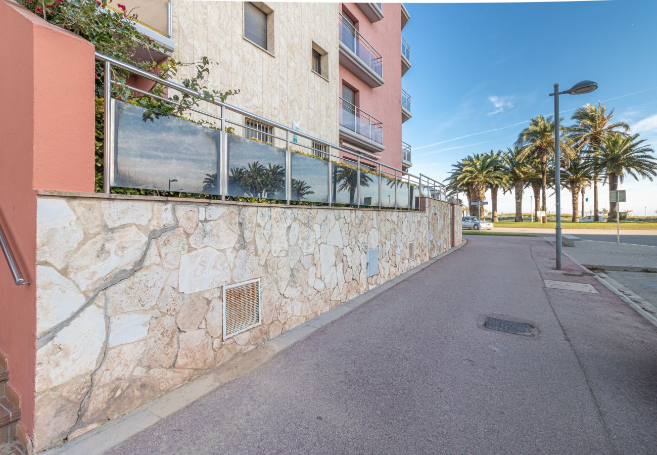 Ferienwohnung in Empuriabrava - 0089-MIRABLAU Ferienwohnung mit seitlichem Blick auf den Strand