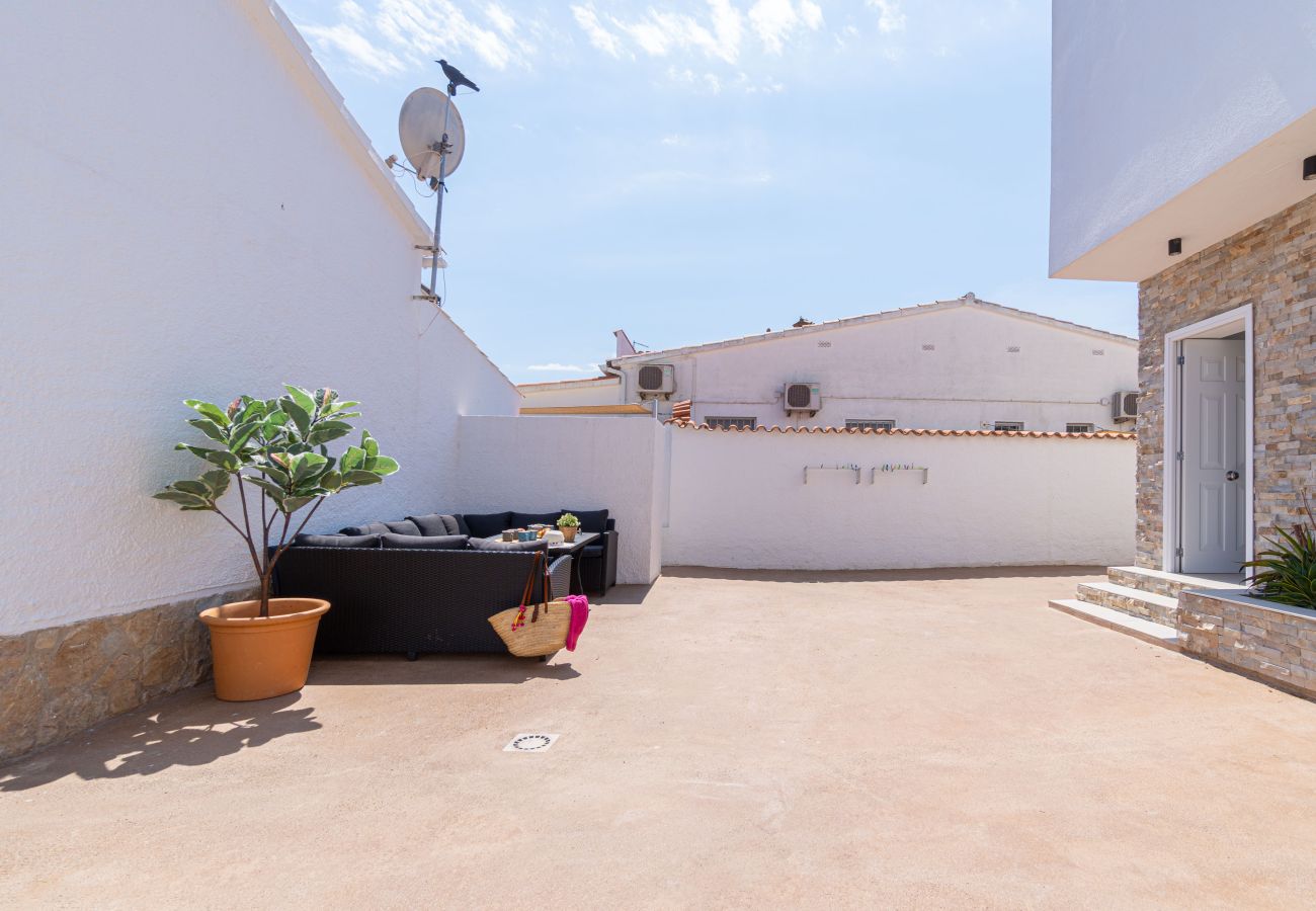 Villa in Empuriabrava - 0040-CAP RAS Haus am Kanal mit Pool und Liegeplatz