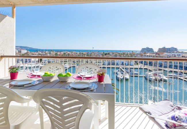 Appartement in Empuriabrava - 0161-PORT GREC Apaprtement met WIFI, uitzicht op zee en kanaal