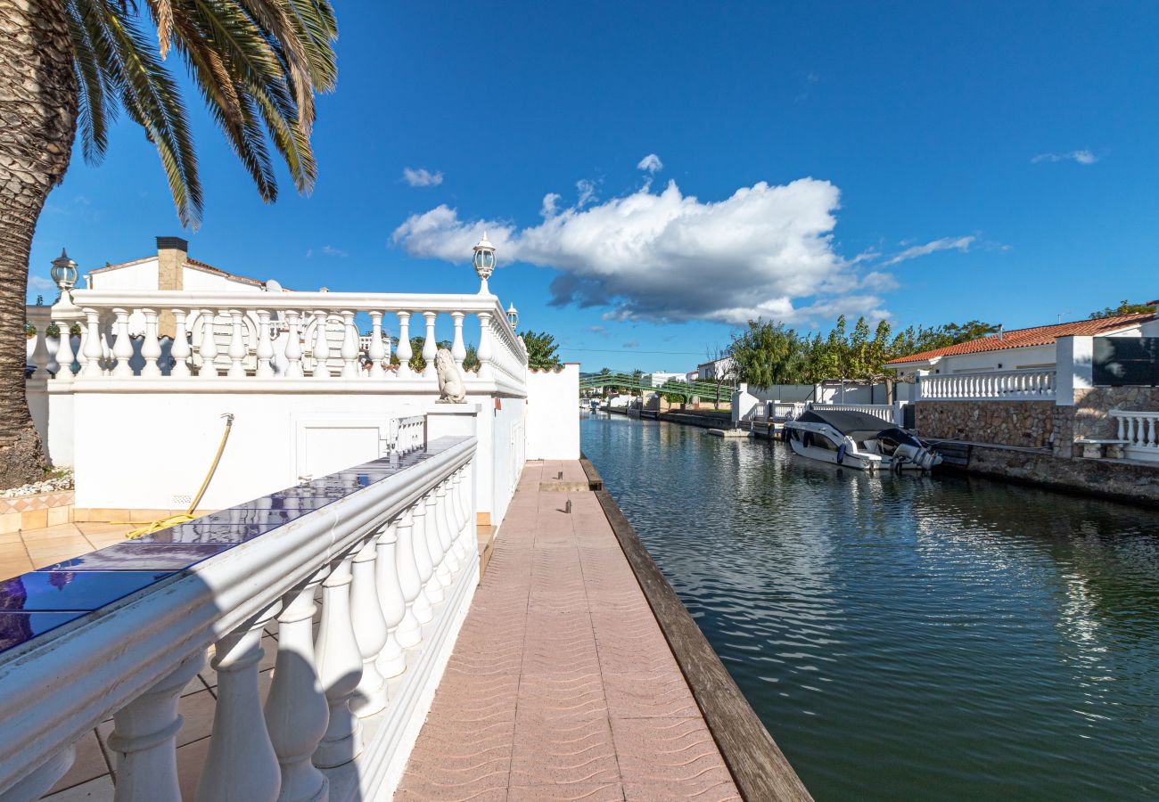 Villa in Empuriabrava - 0037-CAP RAS Huis aan kanaal met zwembad en aanlegplaats