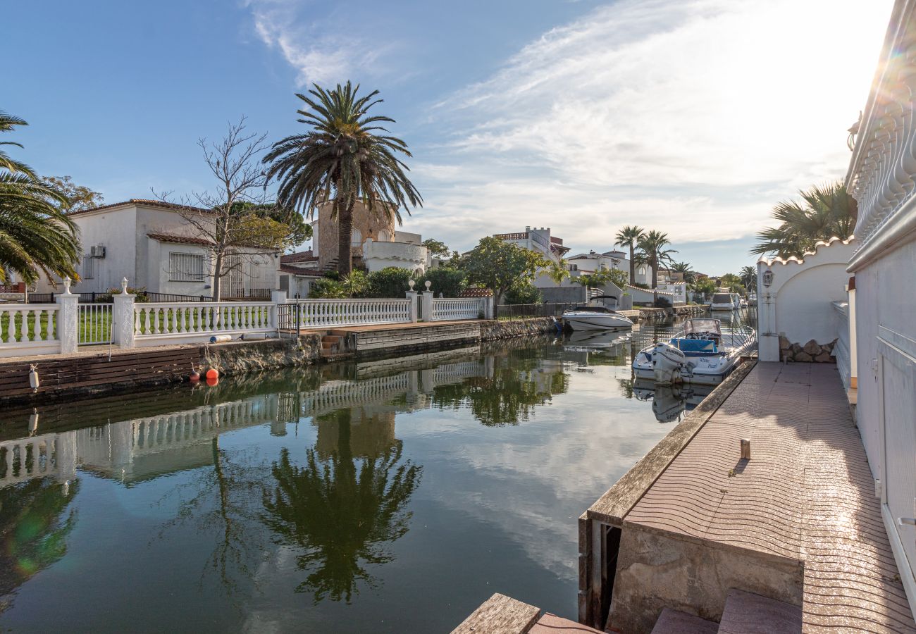 Villa in Empuriabrava - 0037-CAP RAS Huis aan kanaal met zwembad en aanlegplaats