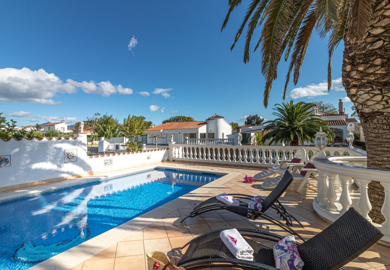 Villa in Empuriabrava - 0037-CAP RAS Huis aan kanaal met zwembad en aanlegplaats