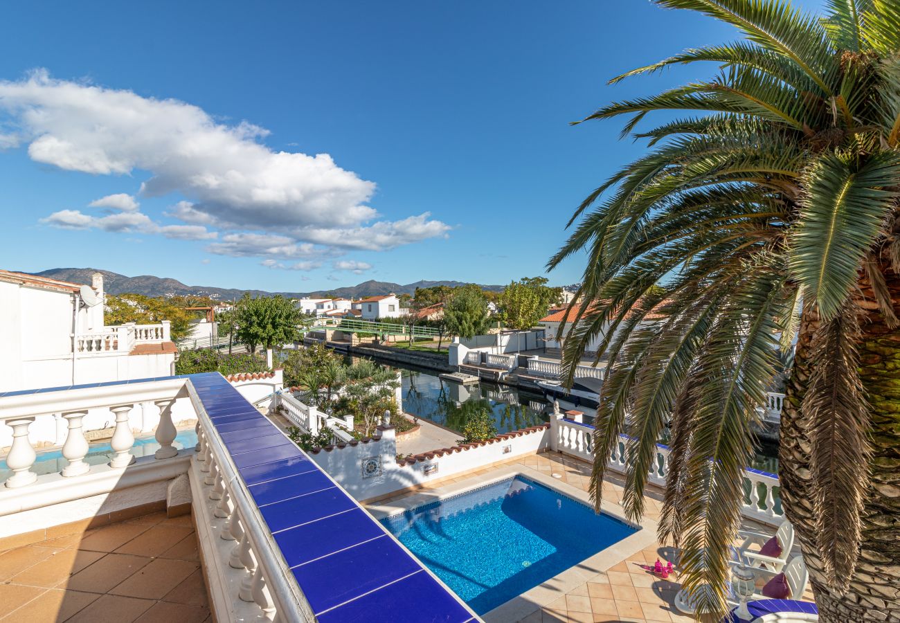 Villa in Empuriabrava - 0037-CAP RAS Huis aan kanaal met zwembad en aanlegplaats