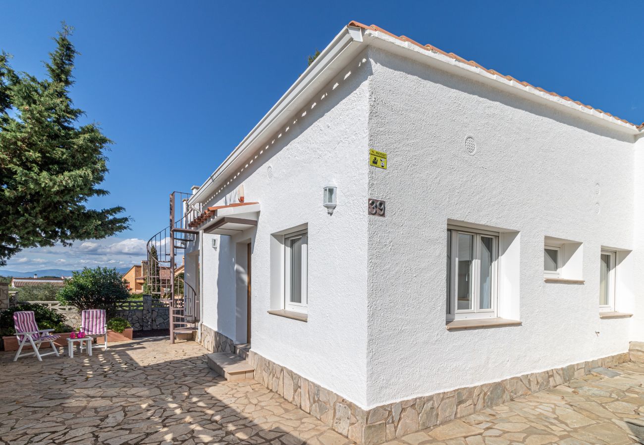 Villa in Rosas / Roses - 2029-GRECS Roses Huis met wifi, Smart TV, tuin en parkeerplaats