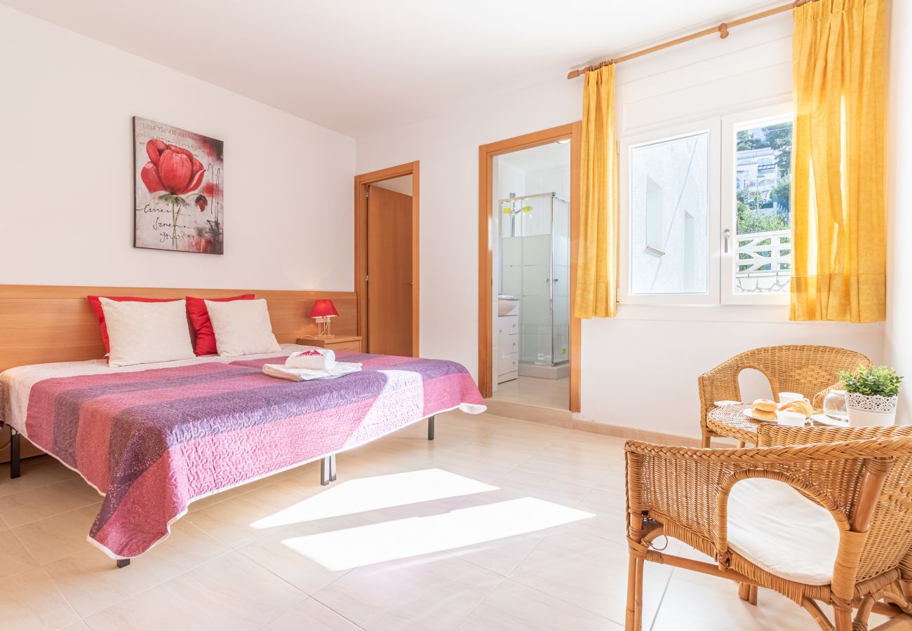 Villa in Rosas / Roses - 2029-GRECS Roses Huis met wifi, Smart TV, tuin en parkeerplaats