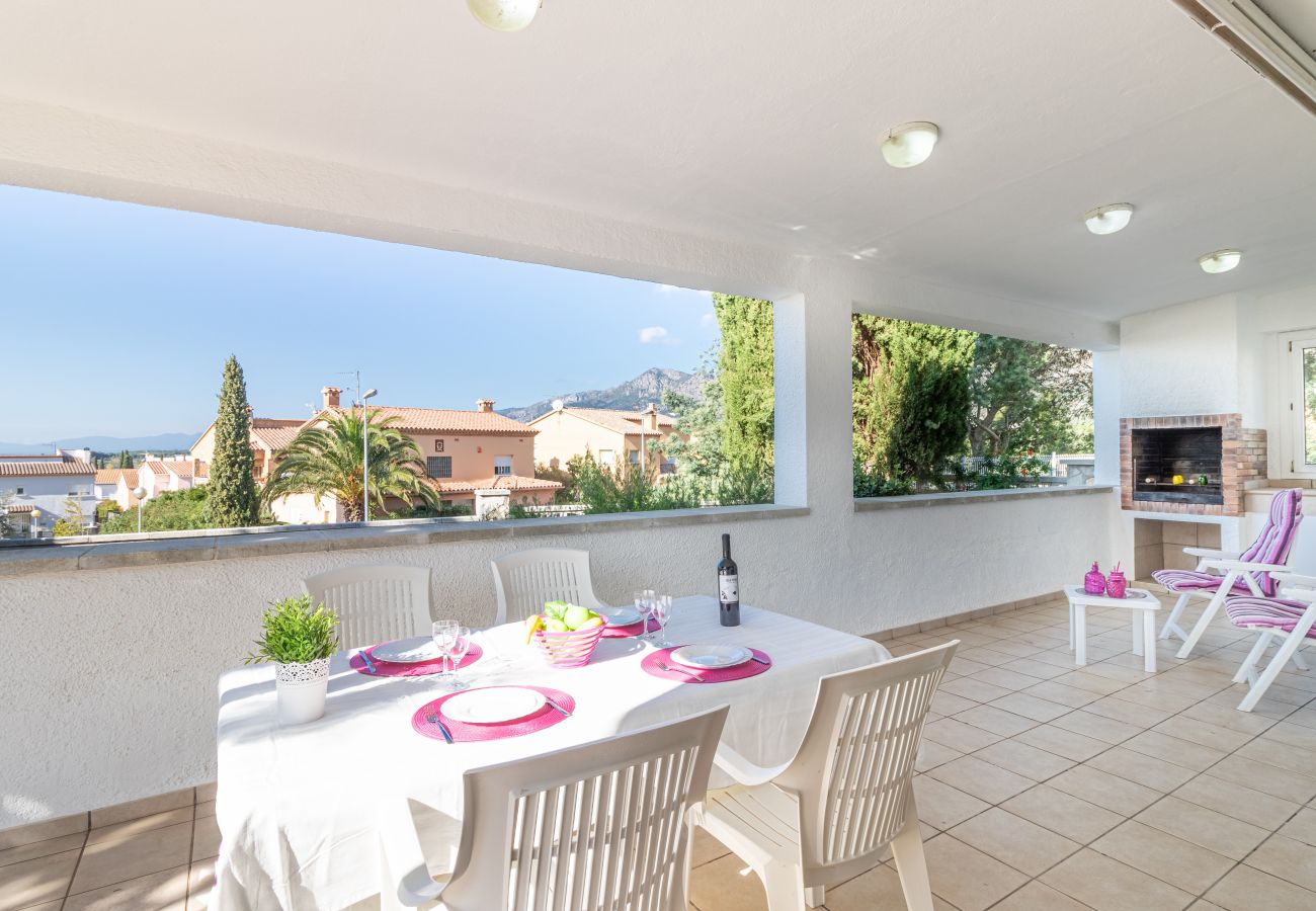 Villa in Rosas / Roses - 2029-GRECS Roses Huis met wifi, Smart TV, tuin en parkeerplaats