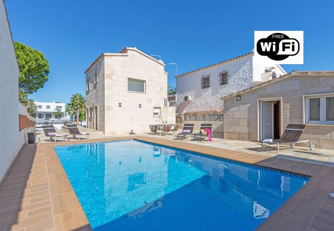 Villa in Empuriabrava - 0031-TER Huis aan kanaal met zwembad, aanlegplaats en studio