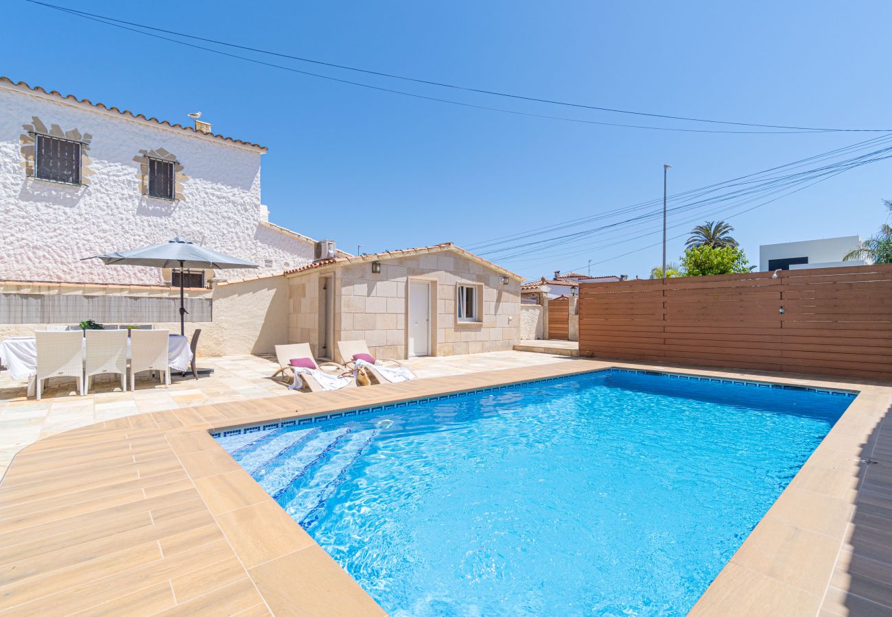 Villa in Empuriabrava - 0031-TER Huis aan kanaal met zwembad, aanlegplaats en studio