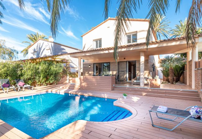 Villa in Empuriabrava - 0109-PANI Huis aan het kanaal met zwembad en aanlegplaats