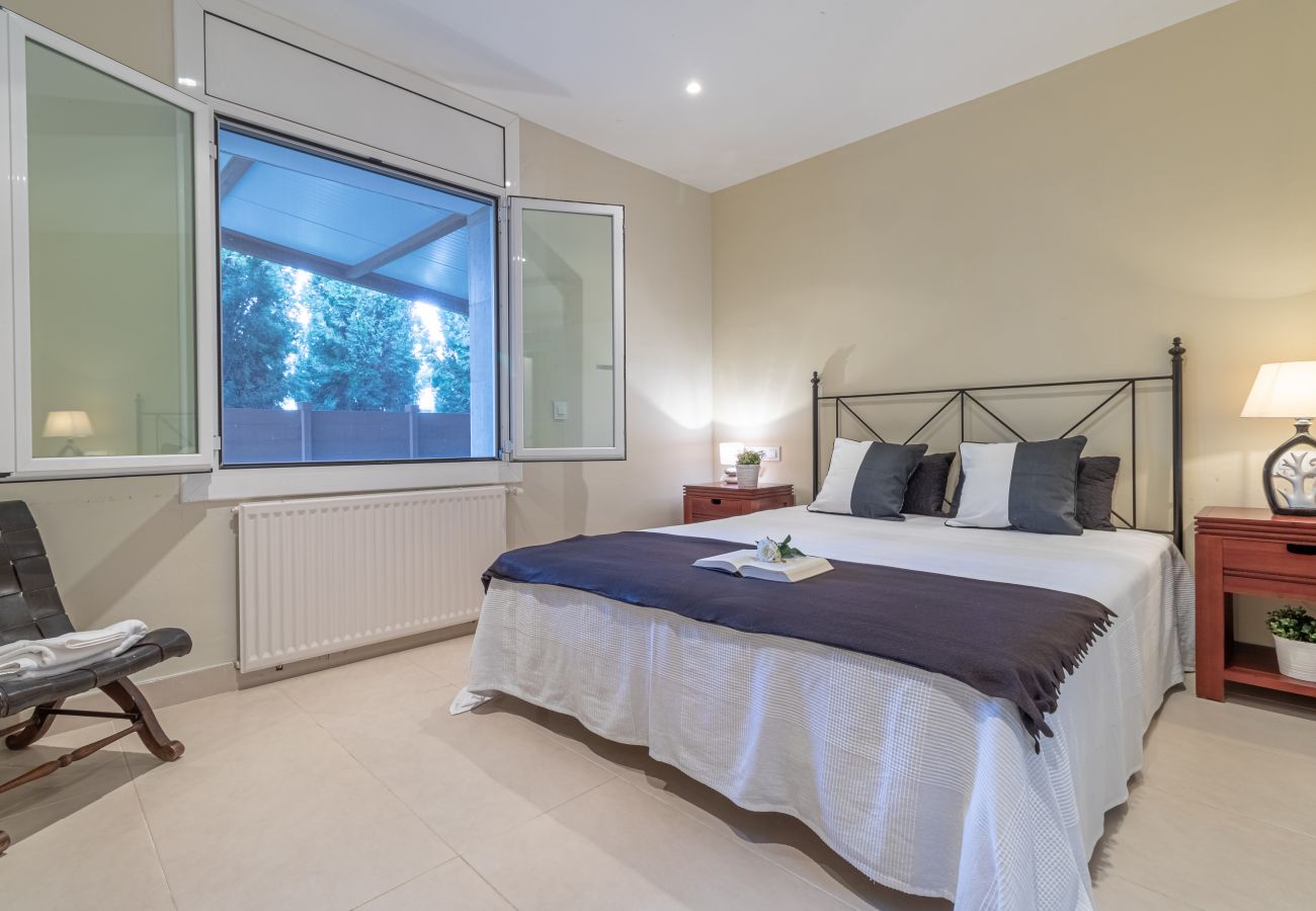 Villa in Empuriabrava - 0141-PANI Huis aan kanaal met zwembad en aanlegplaats