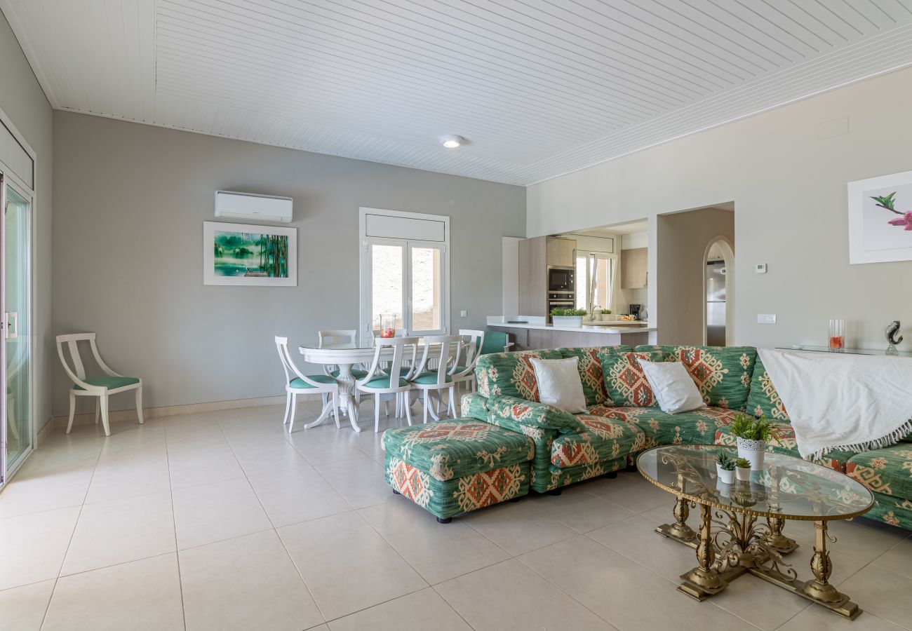 Villa in Empuriabrava - 0141-PANI Huis aan kanaal met zwembad en aanlegplaats