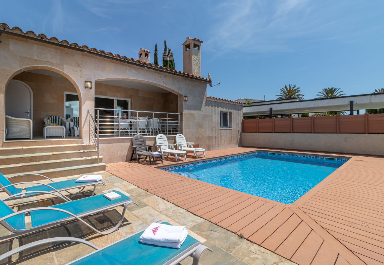 Villa in Empuriabrava - 0141-PANI Huis aan kanaal met zwembad en aanlegplaats