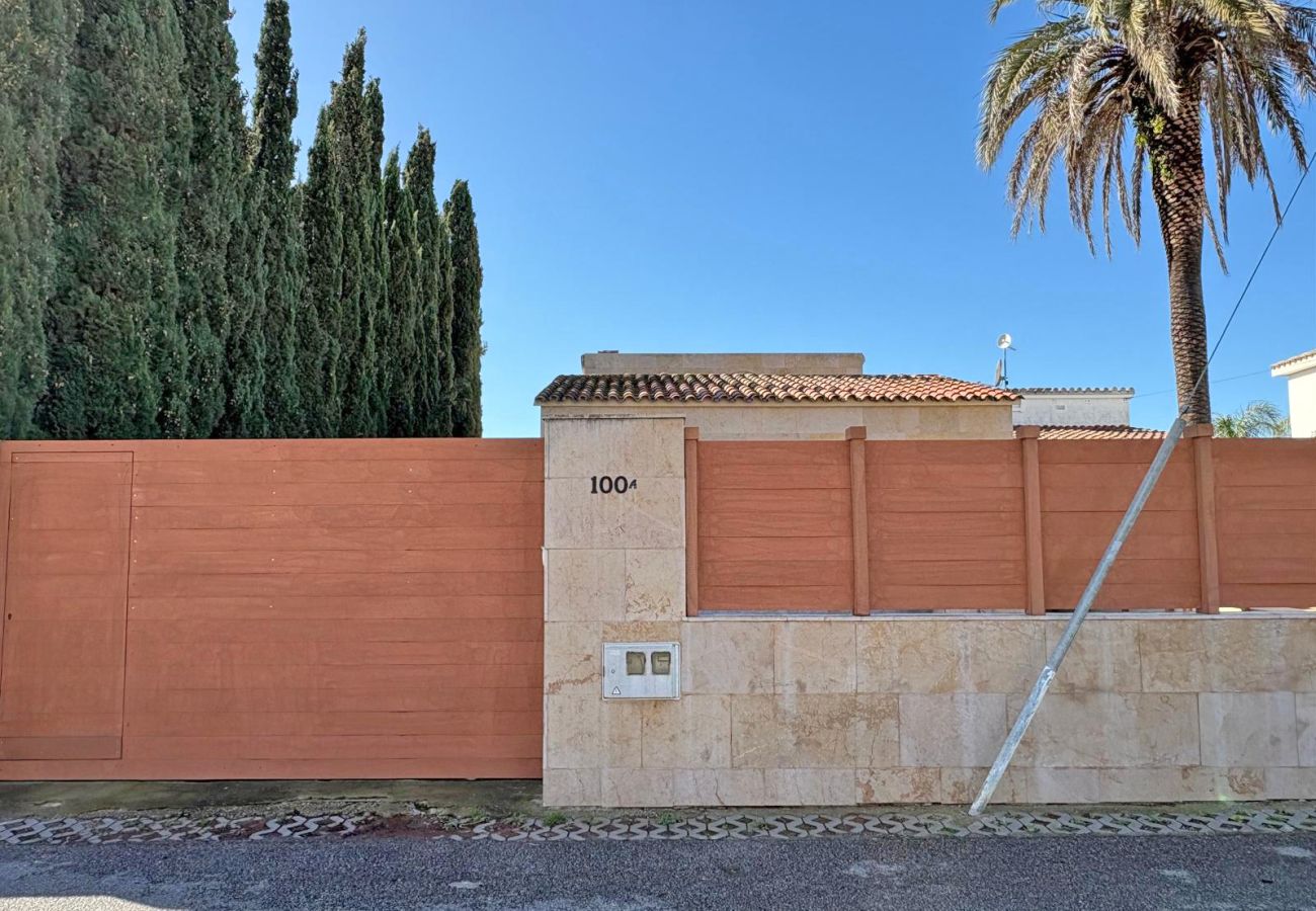 Villa in Empuriabrava - 0141-PANI Huis aan kanaal met zwembad en aanlegplaats