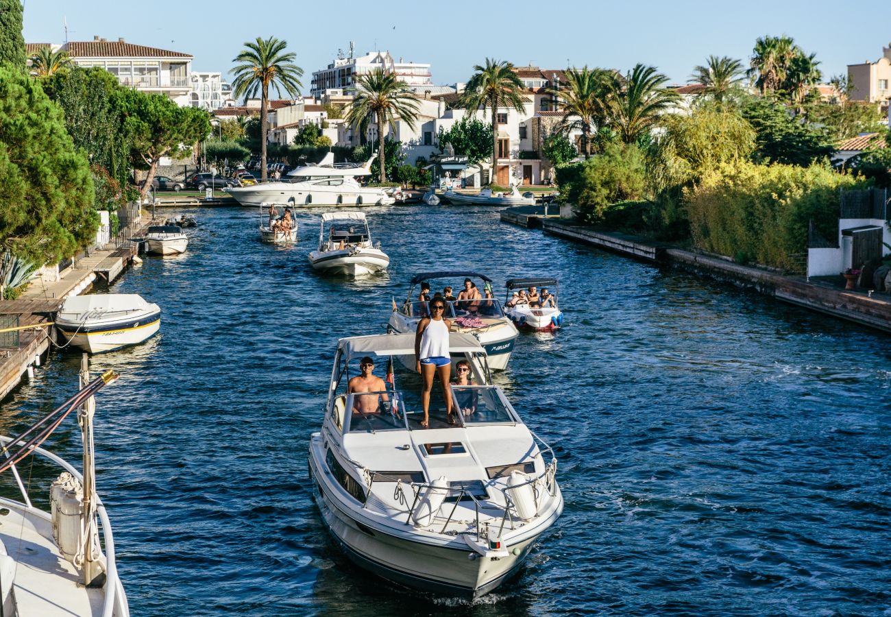 Villa in Empuriabrava - 0153-PORTO FINO Huis aan het kanaal met aanlegsteiger