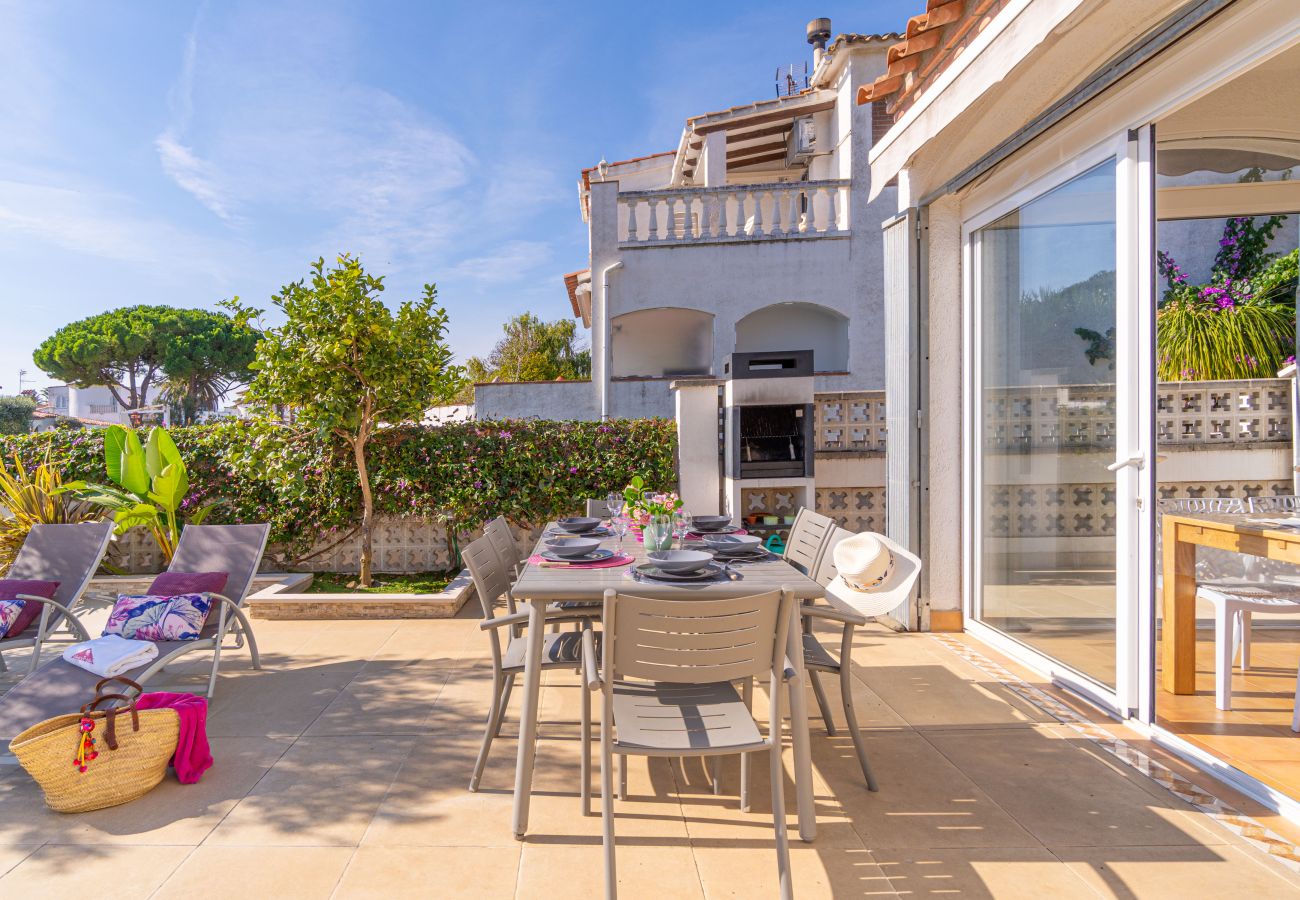 Villa in Empuriabrava - 0042-FLAMICELL Huis aan het kanaal met zwembad