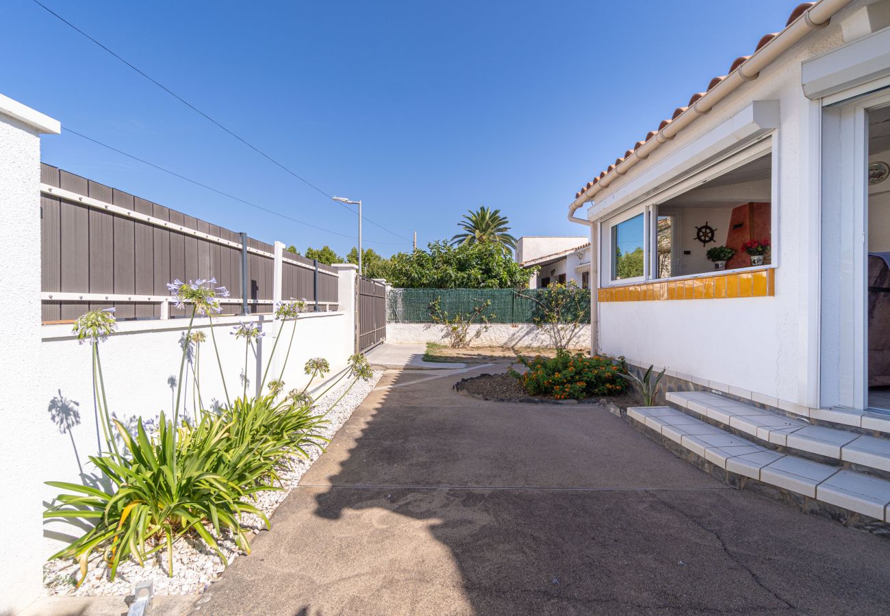 Villa in Empuriabrava - 0032-CARLIT Huis met tuin en 3 slaapkamers