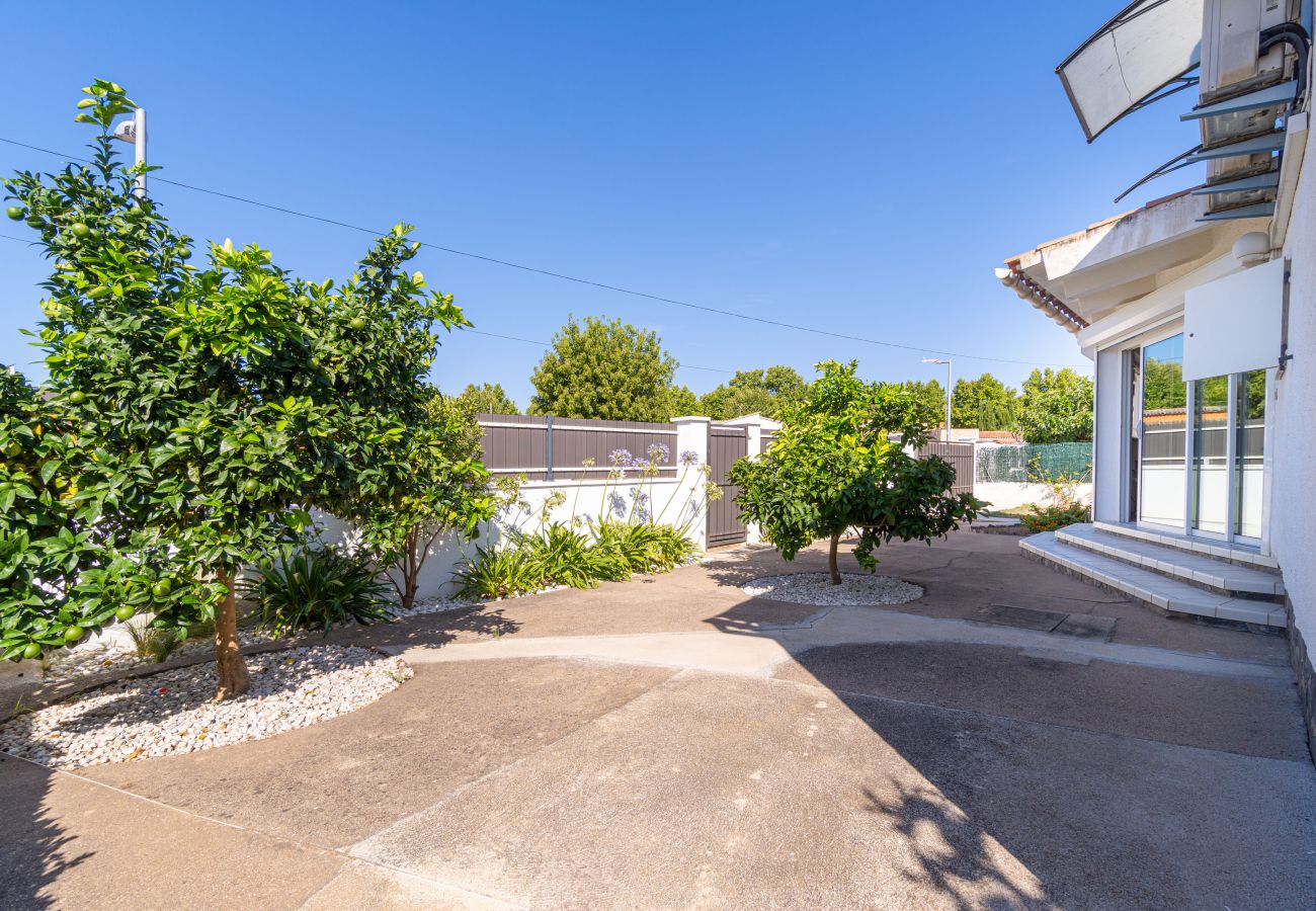 Villa in Empuriabrava - 0032-CARLIT Huis met tuin en 3 slaapkamers