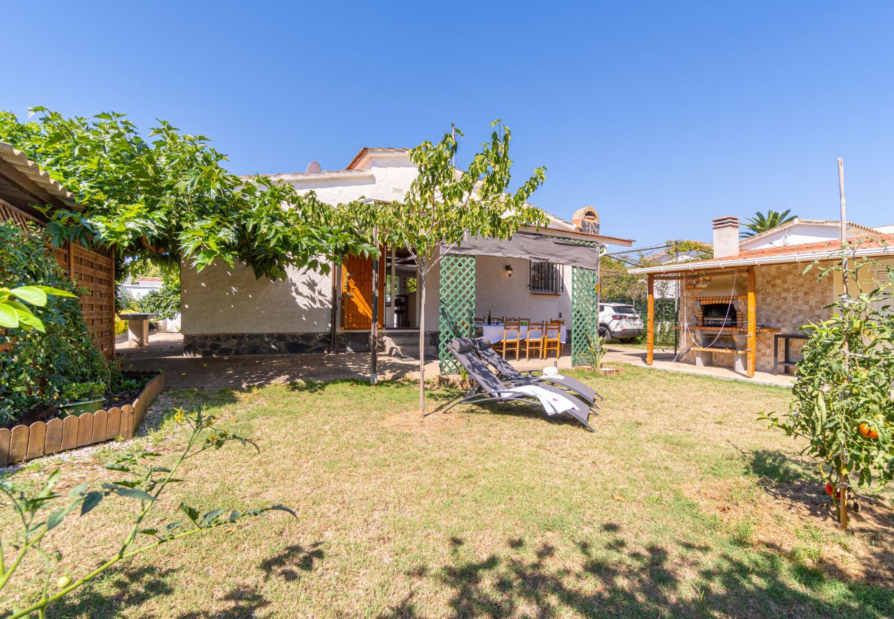 Villa in Empuriabrava - 0032-CARLIT Huis met tuin en 3 slaapkamers