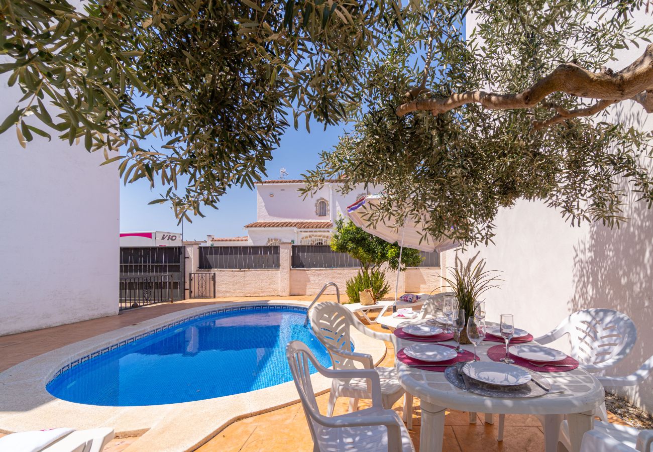 Villa in Empuriabrava - 0191-SANT MAURICI Huis met privé-zwembad
