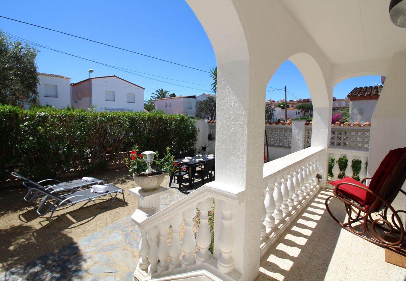 Villa in Empuriabrava - 0024-BAHIA  Huis met 3 slaapkamers dichtbij het strand