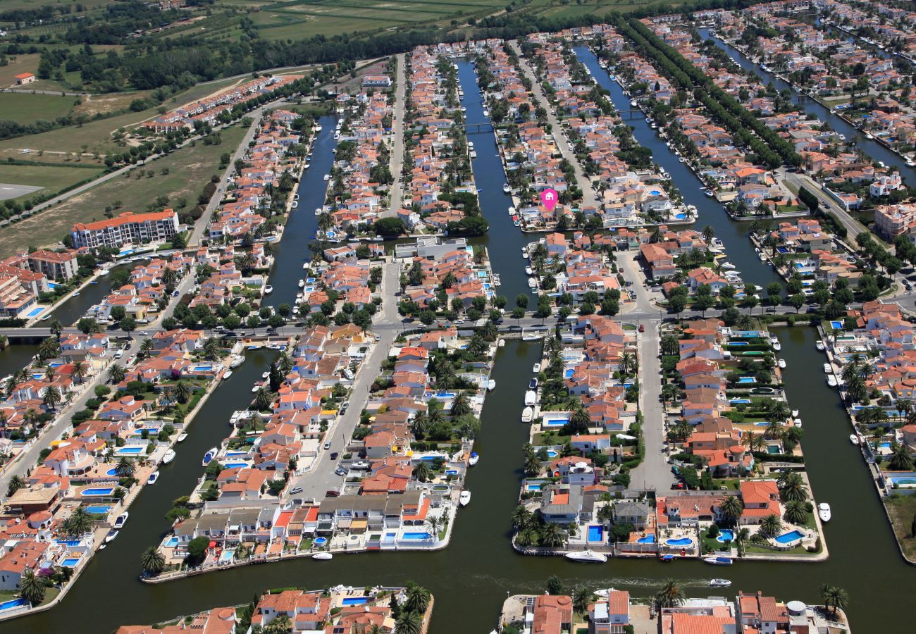 Villa in Empuriabrava - 0002-FLUVIA Huis aan kanaal met zwembad en aanlegplaats