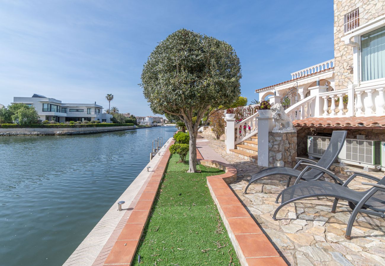 Villa in Empuriabrava - 0002-FLUVIA Huis aan kanaal met zwembad en aanlegplaats