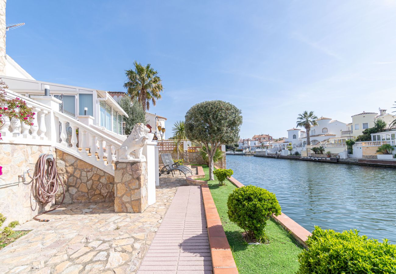 Villa in Empuriabrava - 0002-FLUVIA Huis aan kanaal met zwembad en aanlegplaats