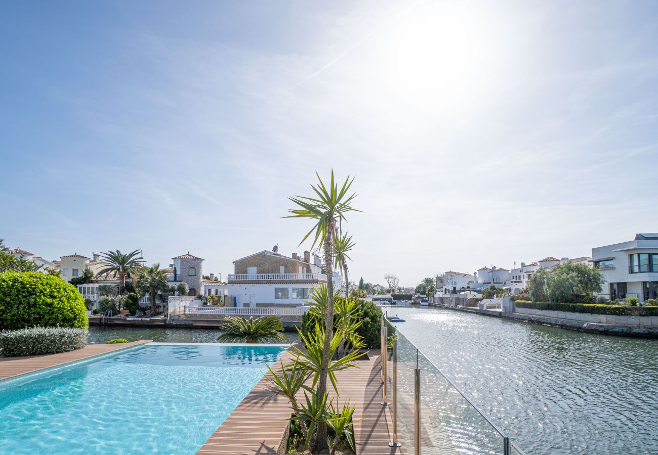 Villa in Empuriabrava - 0002-FLUVIA Huis aan kanaal met zwembad en aanlegplaats