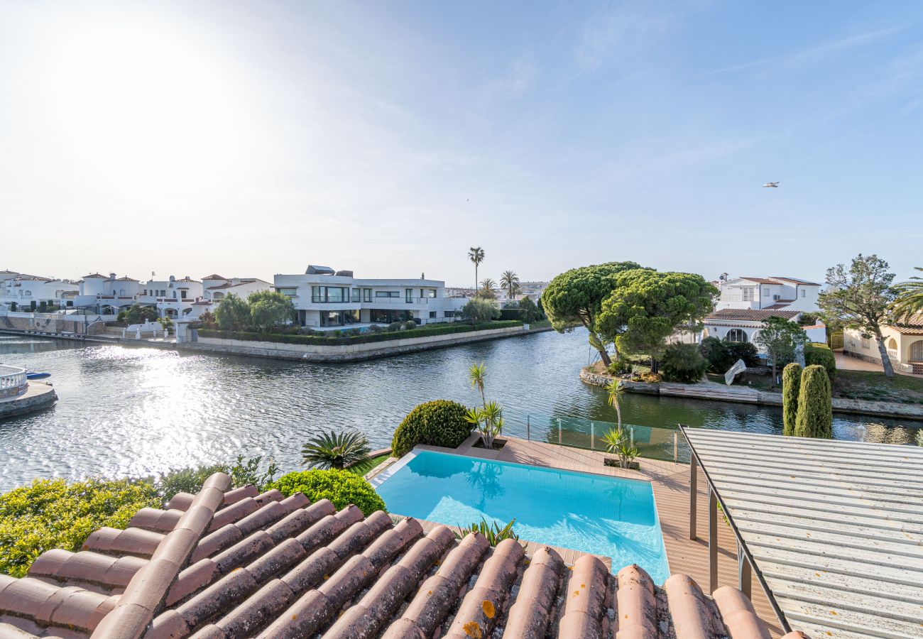 Villa in Empuriabrava - 0002-FLUVIA Huis aan kanaal met zwembad en aanlegplaats