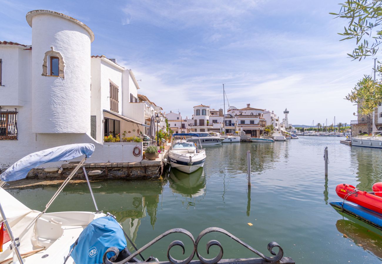 Villa in Empuriabrava - 0151-ILLA CARTAGO Visserswoning aan het Kanaal