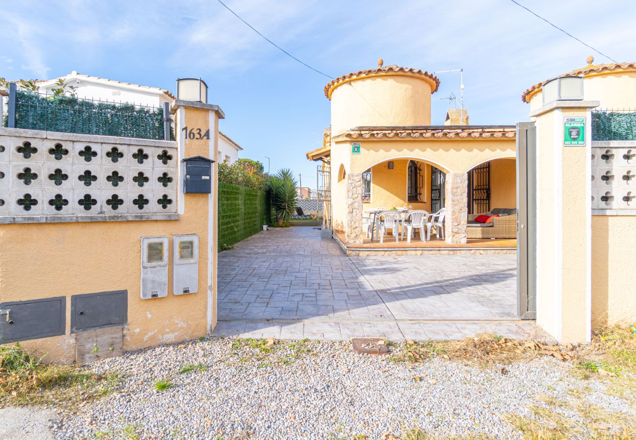 Villa in Empuriabrava - 0130-MONTGRI Huis met privé-zwembad 