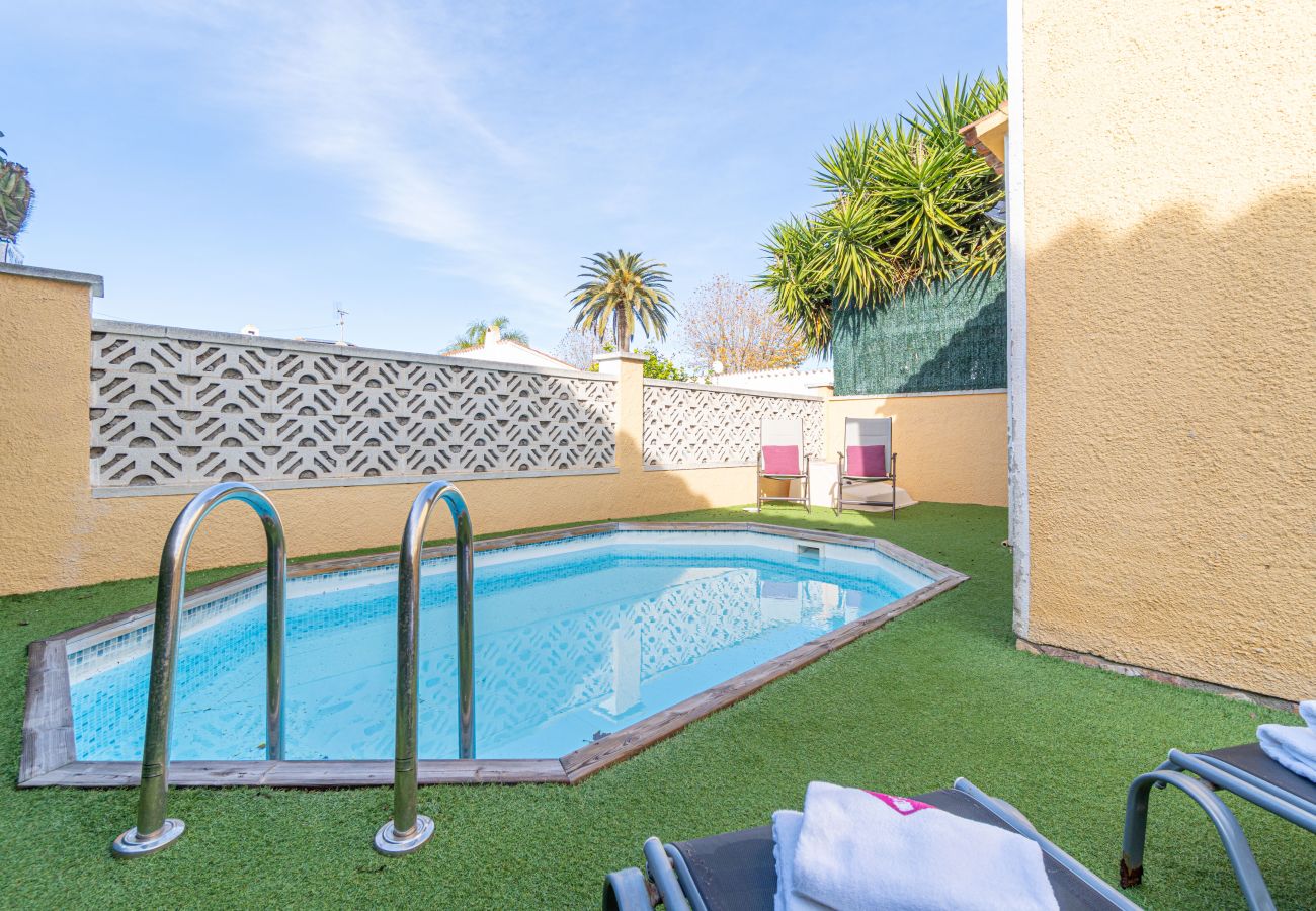 Villa in Empuriabrava - 0130-MONTGRI Huis met privé-zwembad 