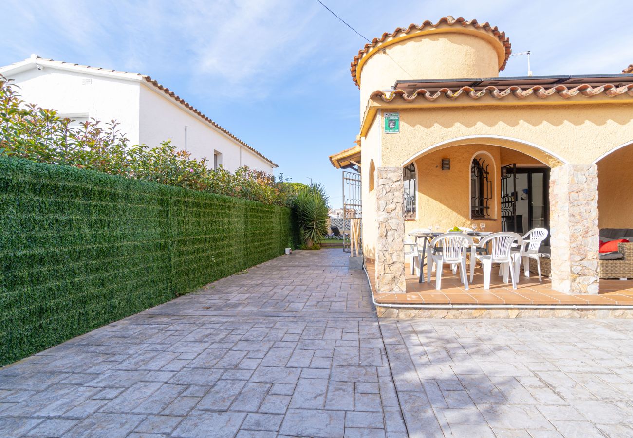 Villa in Empuriabrava - 0130-MONTGRI Huis met privé-zwembad 