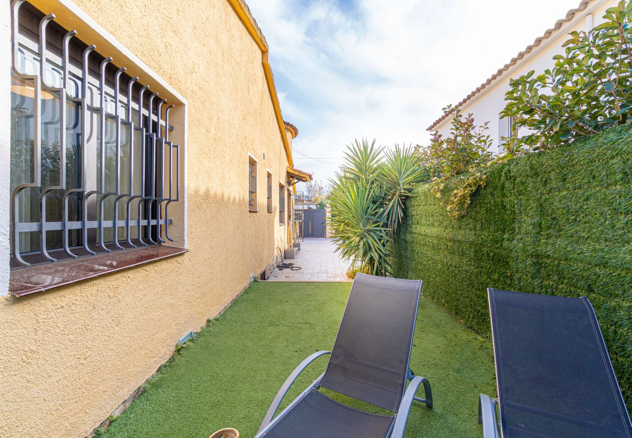 Villa in Empuriabrava - 0130-MONTGRI Huis met privé-zwembad 