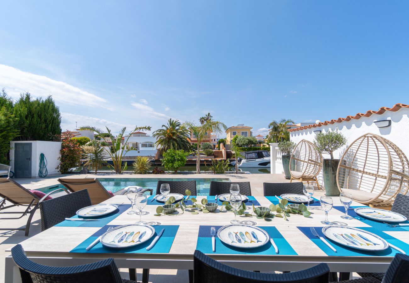 Villa in Empuriabrava - 0040-CAP RAS Huis aan kanaal met zwembad en aanlegplaats