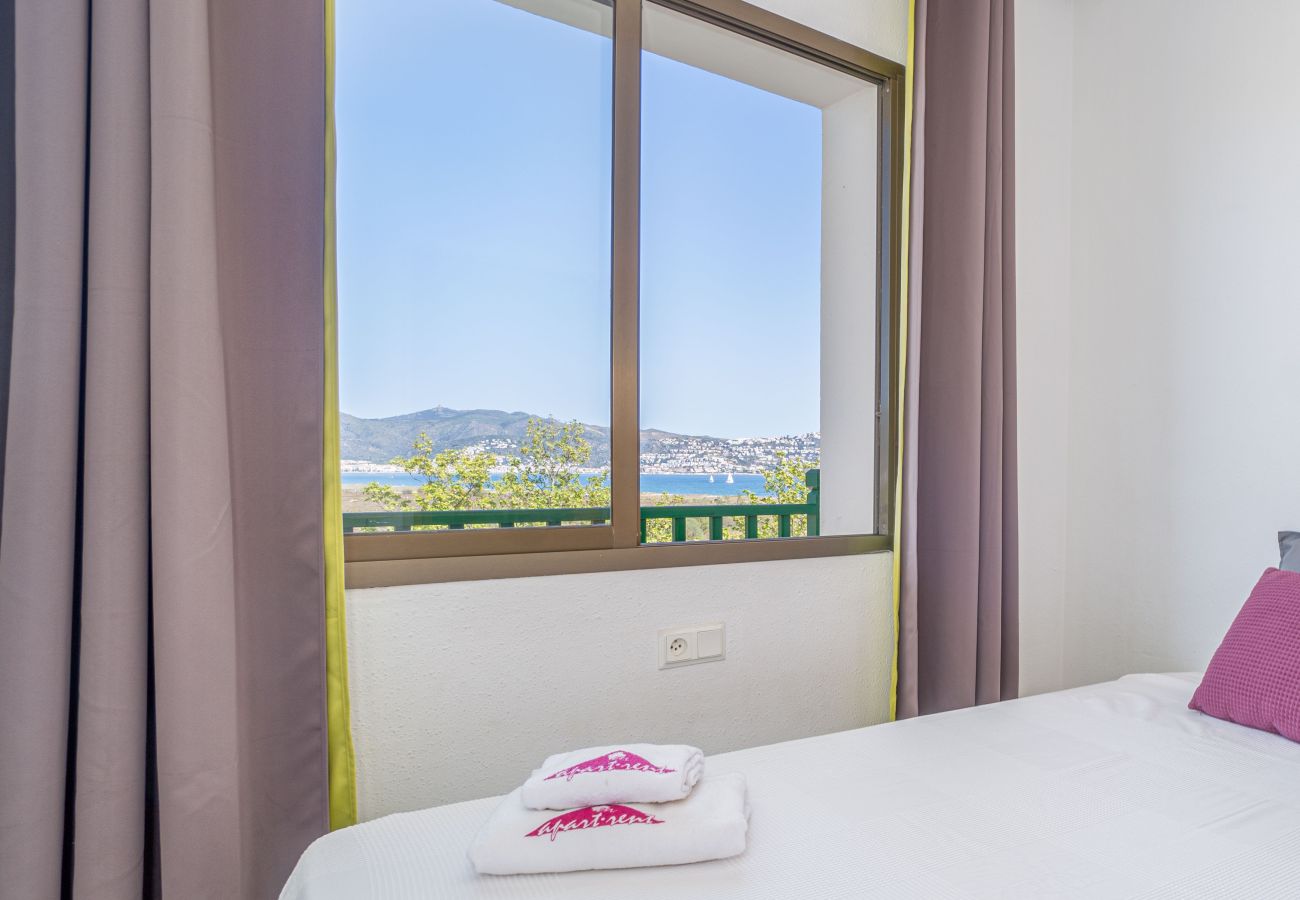 Apartment in Empuriabrava - 0148-PORT DUCAL Apartment with terrace, seaview and wifi