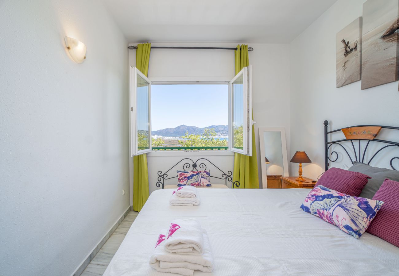 Apartment in Empuriabrava - 0148-PORT DUCAL Apartment with terrace, seaview and wifi