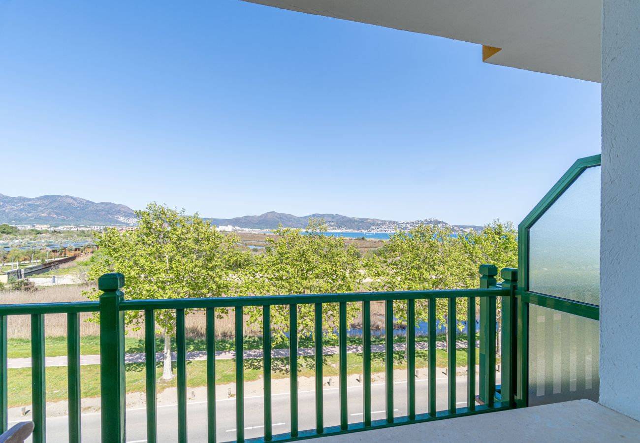 Apartment in Empuriabrava - 0148-PORT DUCAL Apartment with terrace, seaview and wifi