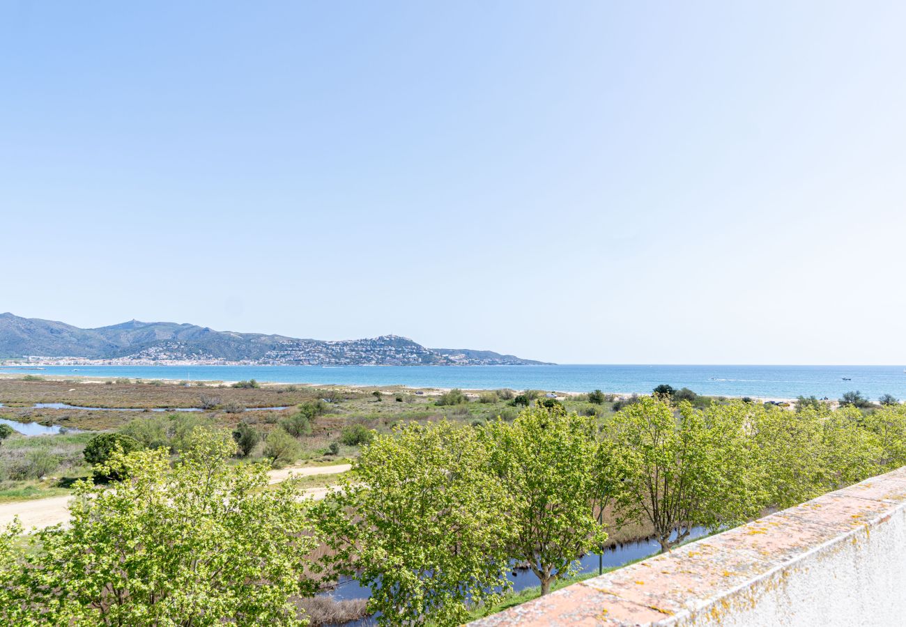 Apartment in Empuriabrava - 0148-PORT DUCAL Apartment with terrace, seaview and wifi