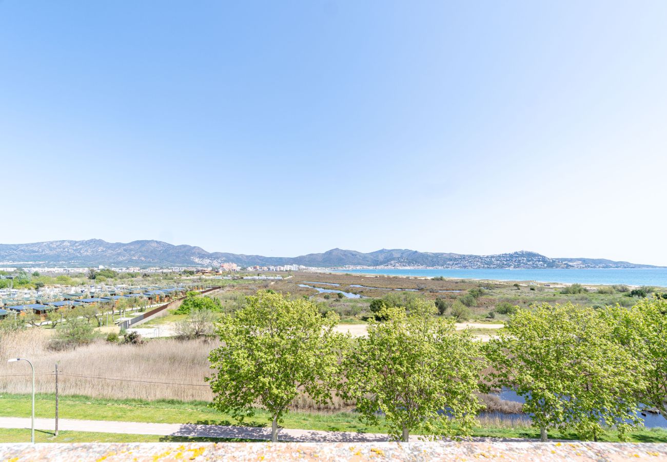 Apartment in Empuriabrava - 0148-PORT DUCAL Apartment with terrace, seaview and wifi
