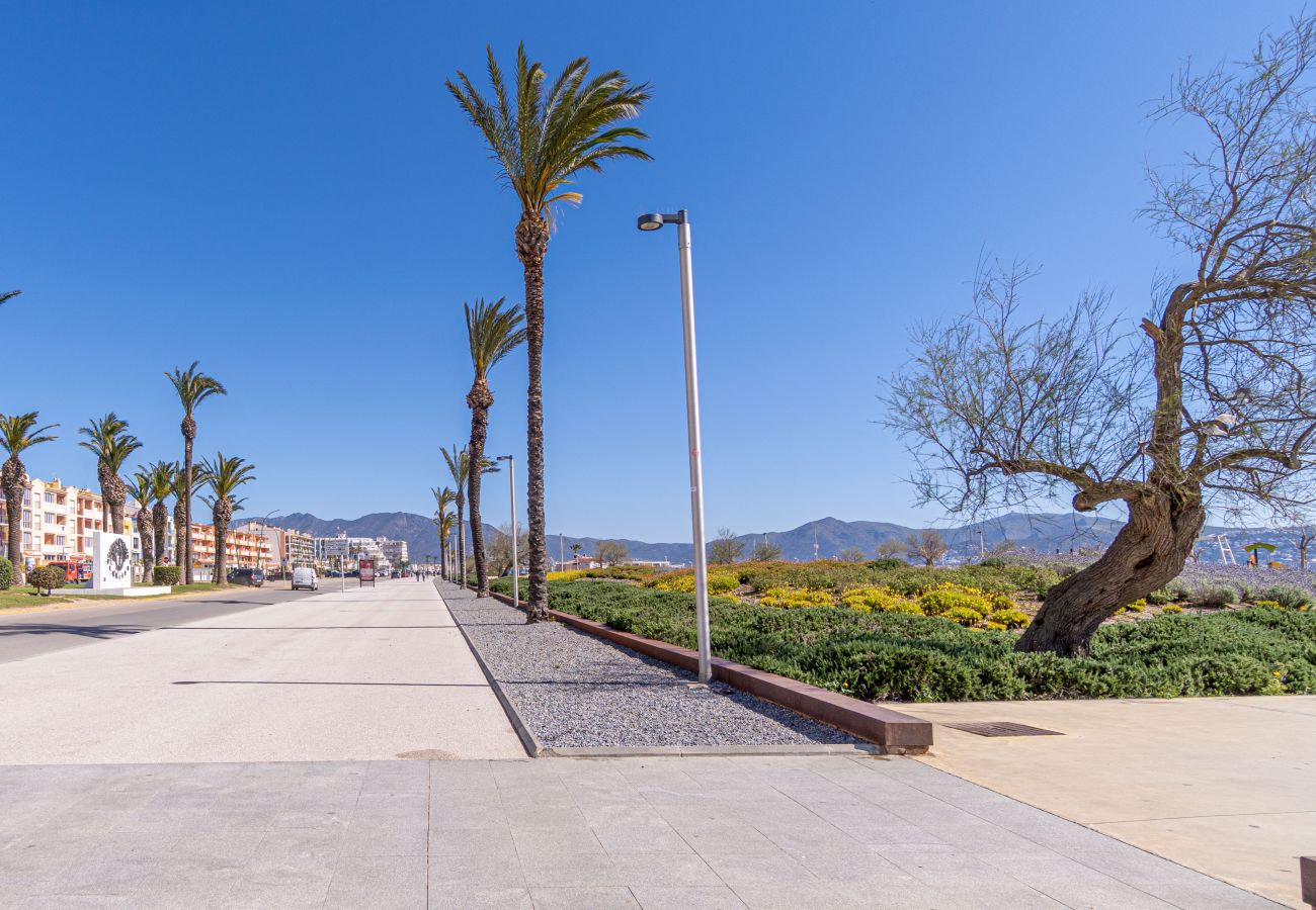 Apartment in Empuriabrava - 0030-CANIGO Apartment with seaview